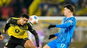 齐达内与蒯纪闻共同现身上海交大出席活动，现场教学马赛回旋