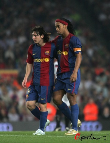 他敏锐地察 他敏锐地察